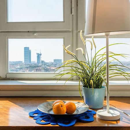 Skyline View Biancamano 1 Bdr With Balcony By Rentopolis Мілан Екстер'єр фото